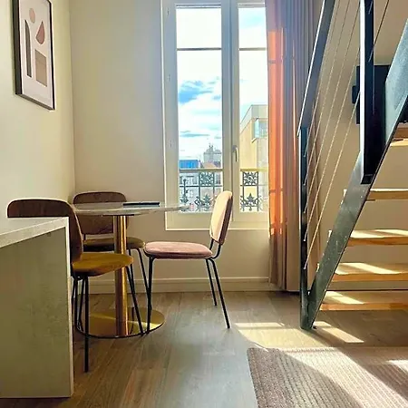 La Lumiere De Paris Λεβαλουά Περέ